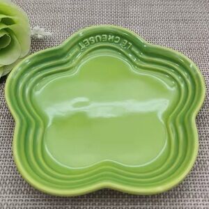 Le Creuset Stoneware Flower Petal Scalloped Trinket Dish Plate Tray